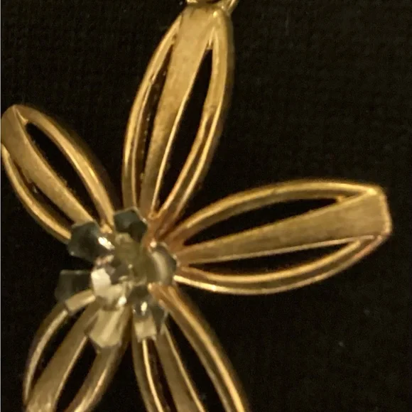 Flower Power Faux Gold Pendant with cute rhinestone center accent - Picture 5 of 5